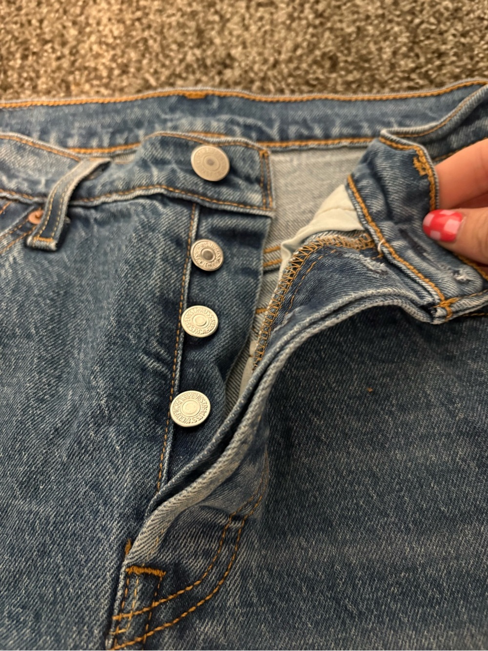 Classic Women’s Blue Straight-Leg Levi Jeans - Picture 4 of 6